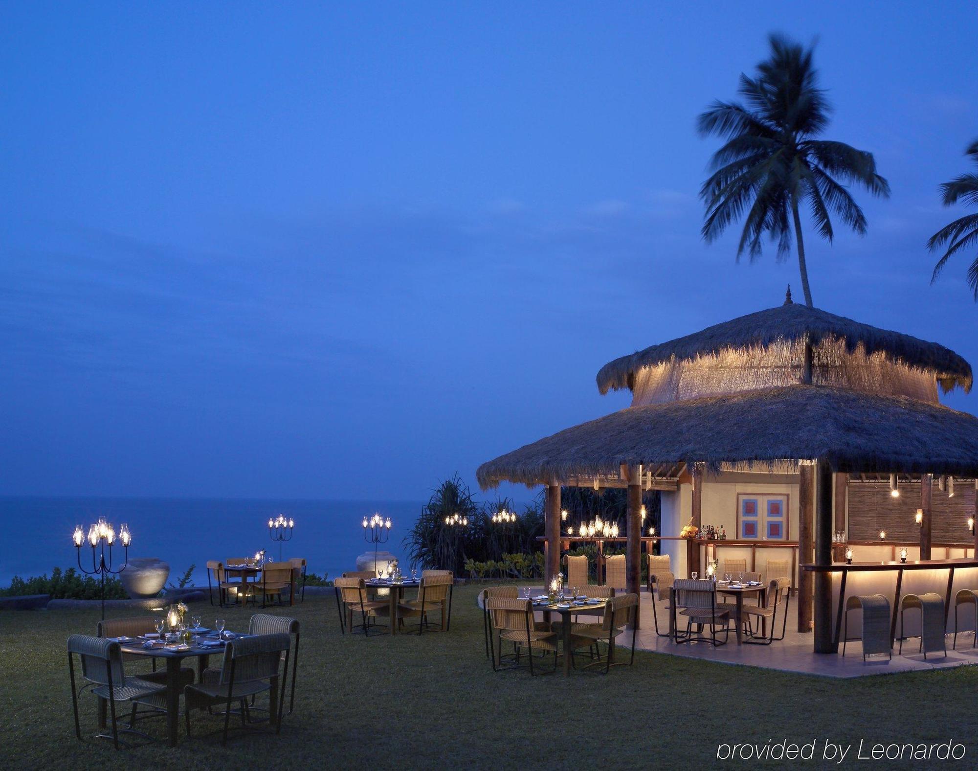Taj Bentota Resort & Spa Ресторант снимка
